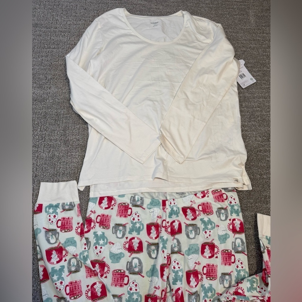 Burt’s bees woman’s two piece pajama set NWT